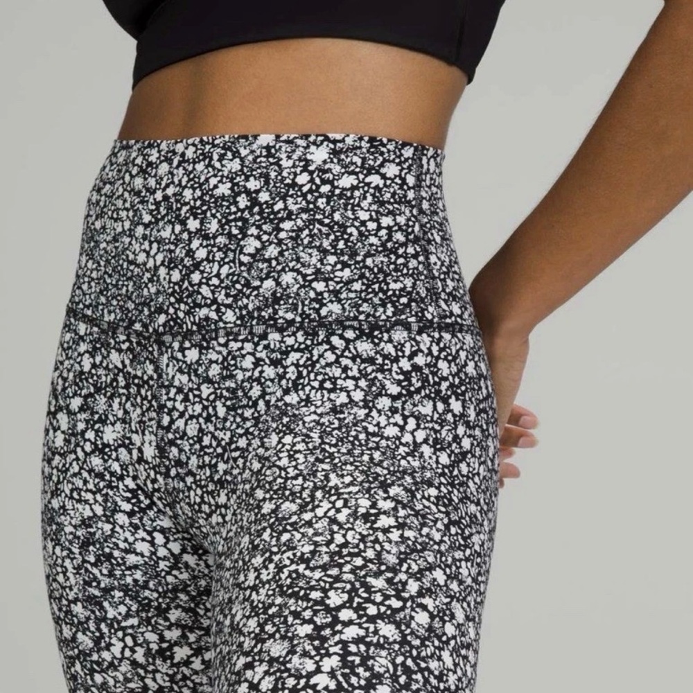 Lululemon Athletica Black and White Patterned Leggings - Picture 3 of 4